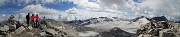 98 Alla crocetta di vetta di Punta Venerocolo con Pian di neve e Adamello